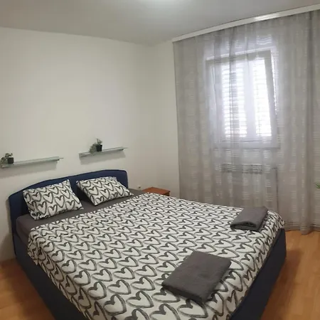 Apartment Grey Vir